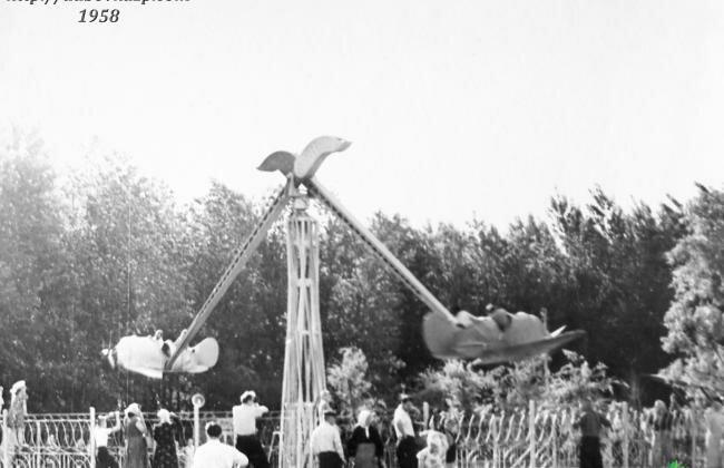 Атракціон "Віражнi літаки". 1958 р